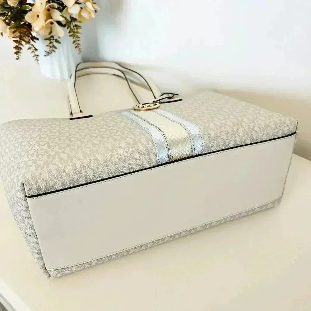 Michael Kors Purse & Wallet Sheila Large Signature & Metallic Tote Bag Pale gold - Picture 6 of 12